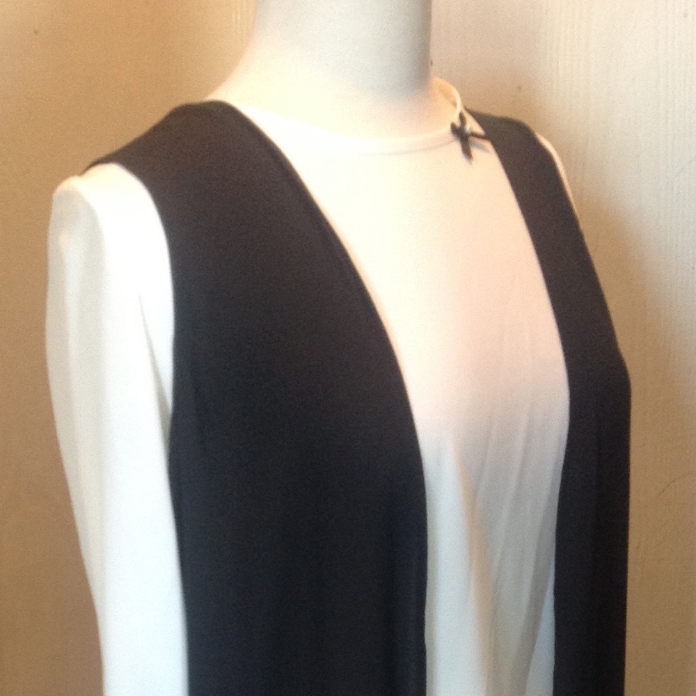 SCAPA LAUREN PERRE  NWT Top with a Long cape SZS